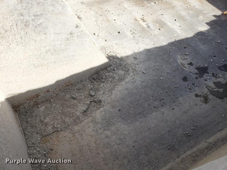 image for item EN9781 1994 Ford L8000 dump truck