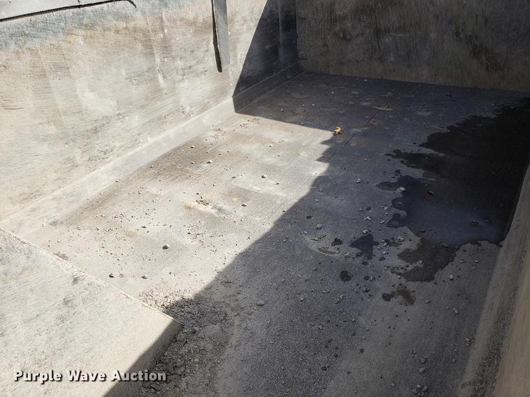 image for item EN9781 1994 Ford L8000 dump truck