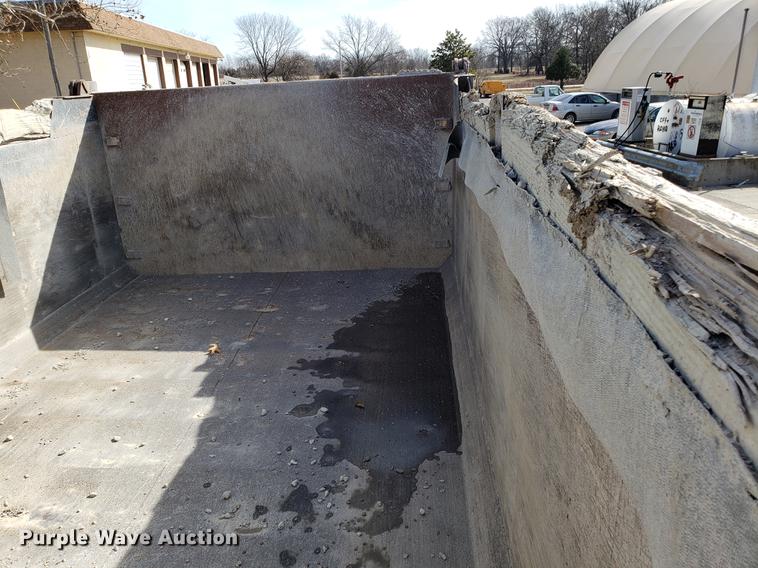 image for item EN9781 1994 Ford L8000 dump truck