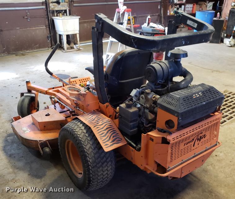 image for item EN9782 Scag Turf Tiger STT-35BVAC-SS ZTR lawn mower