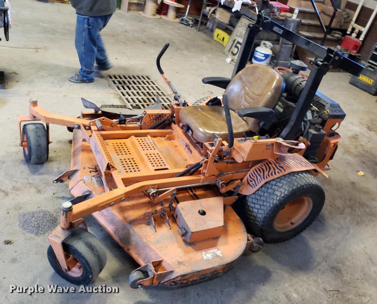 image for item EN9782 Scag Turf Tiger STT-35BVAC-SS ZTR lawn mower