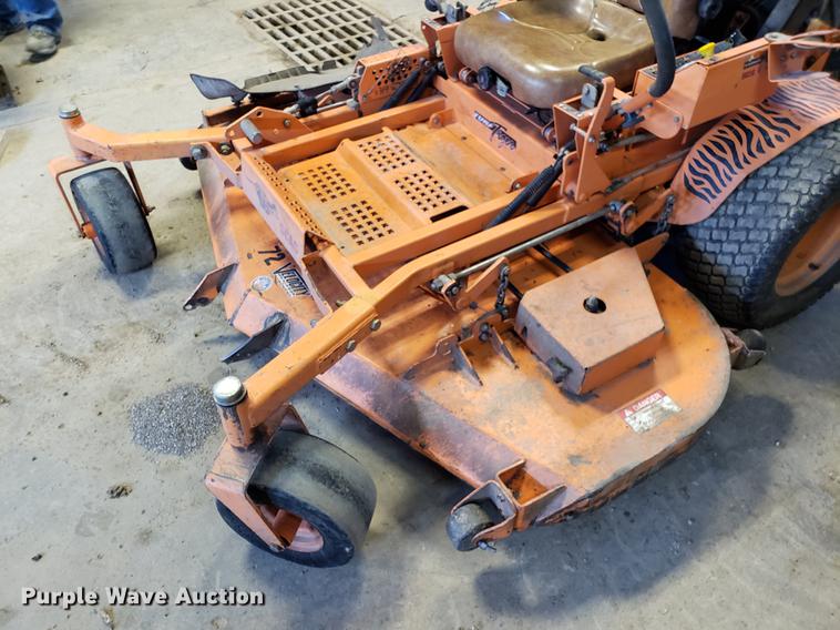 image for item EN9782 Scag Turf Tiger STT-35BVAC-SS ZTR lawn mower