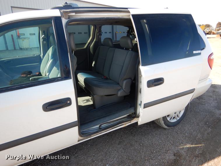 image for item FA9264 2005 Dodge Grand Caravan van
