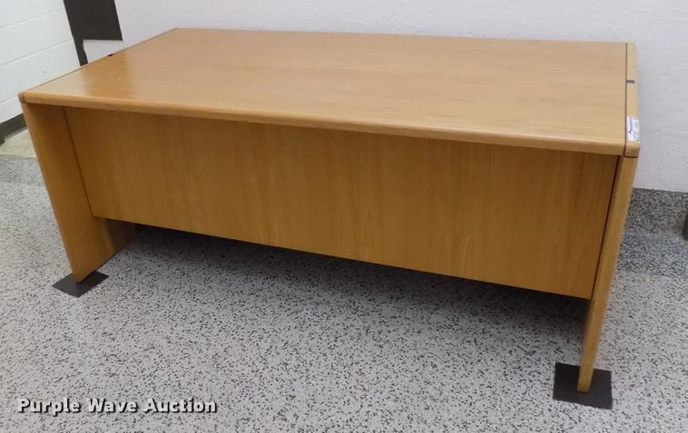 image for item FG9047 Wood desk