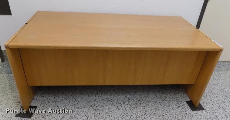 image for item FG9047 Wood desk