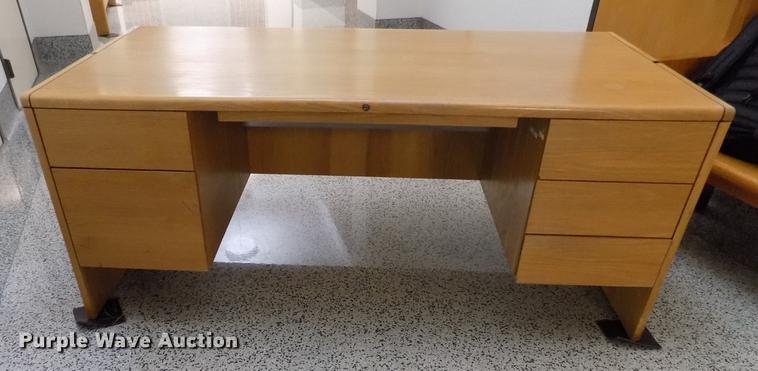 image for item FG9047 Wood desk