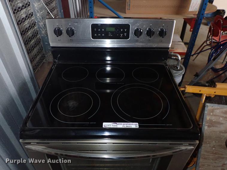 image for item FL9603 Frigidaire oven