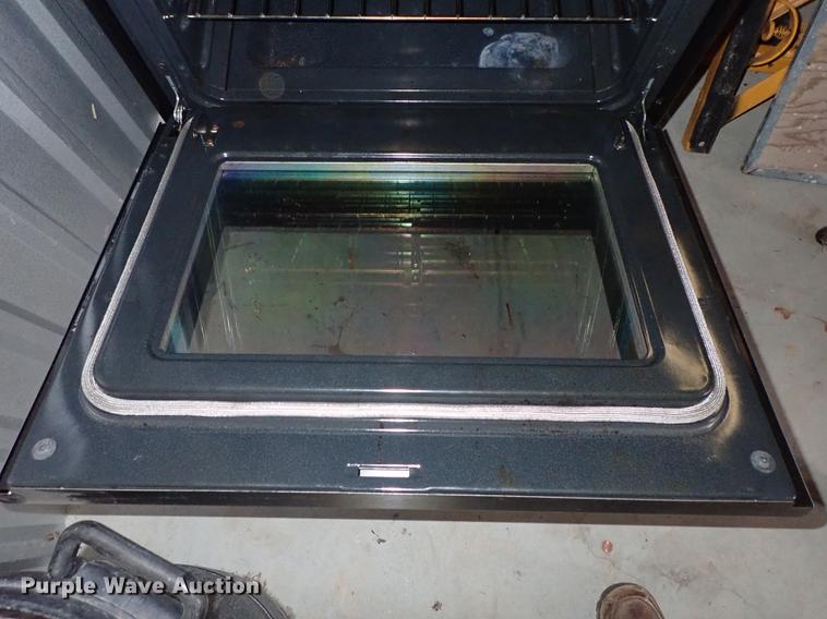 image for item FL9603 Frigidaire oven