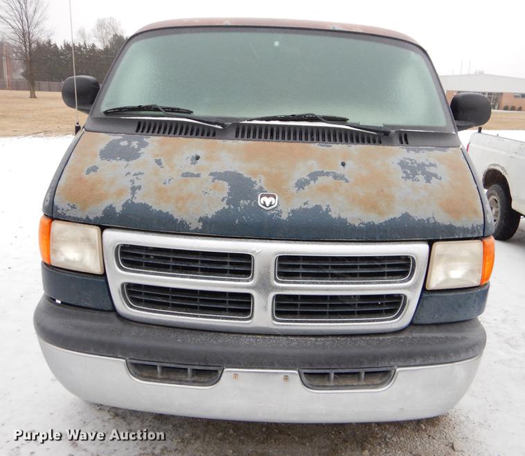 image for item FQ9622 2000 Dodge Ram Wagon B3500 van