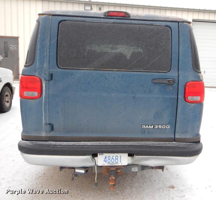 image for item FQ9622 2000 Dodge Ram Wagon B3500 van
