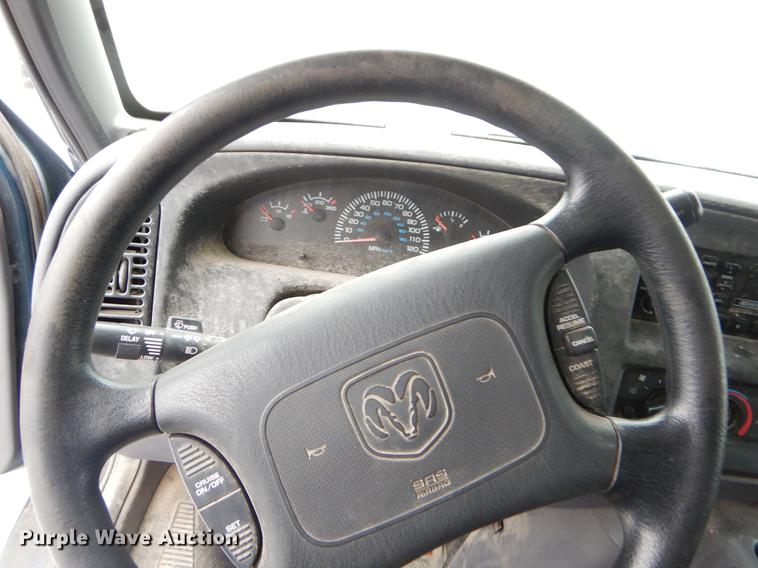 image for item FQ9622 2000 Dodge Ram Wagon B3500 van