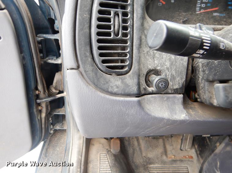 image for item FQ9622 2000 Dodge Ram Wagon B3500 van