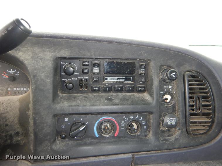 image for item FQ9622 2000 Dodge Ram Wagon B3500 van