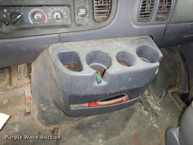 image for item FQ9622 2000 Dodge Ram Wagon B3500 van