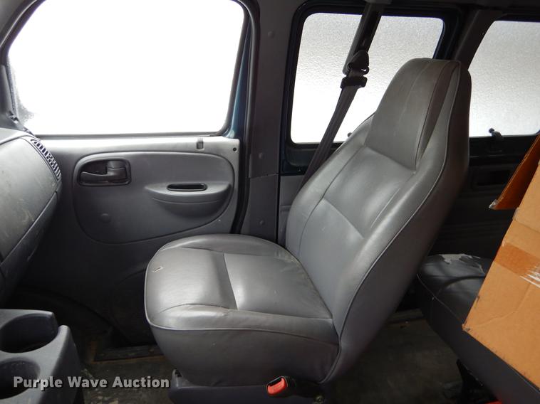 image for item FQ9622 2000 Dodge Ram Wagon B3500 van
