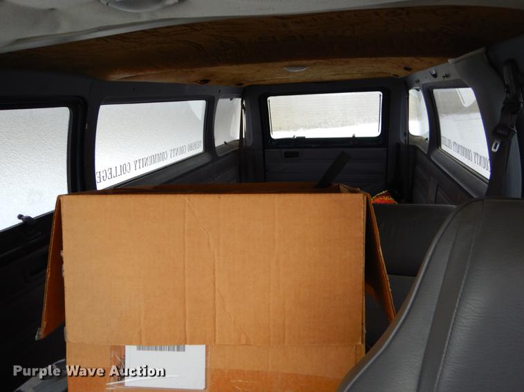 image for item FQ9622 2000 Dodge Ram Wagon B3500 van