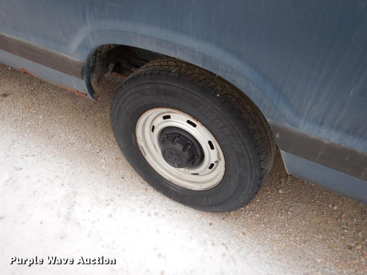 image for item FQ9622 2000 Dodge Ram Wagon B3500 van