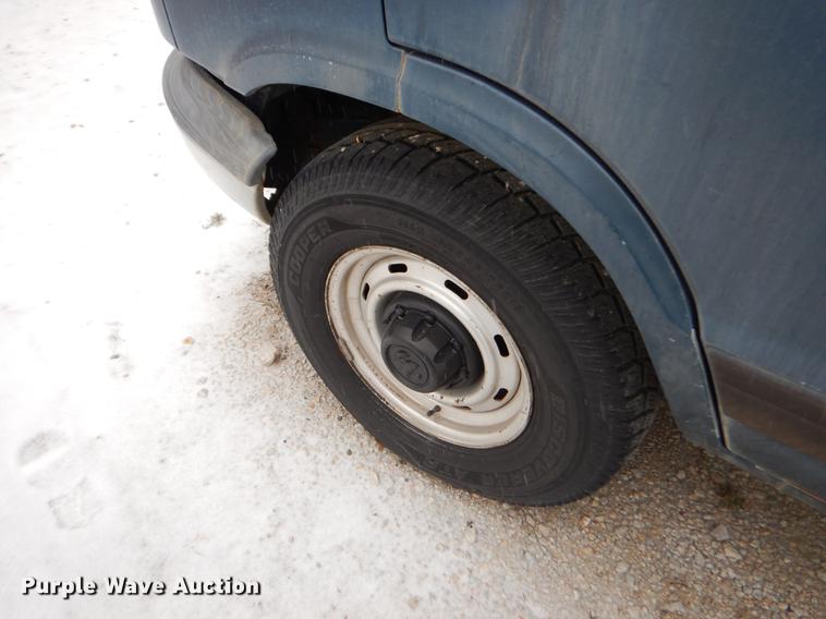 image for item FQ9622 2000 Dodge Ram Wagon B3500 van