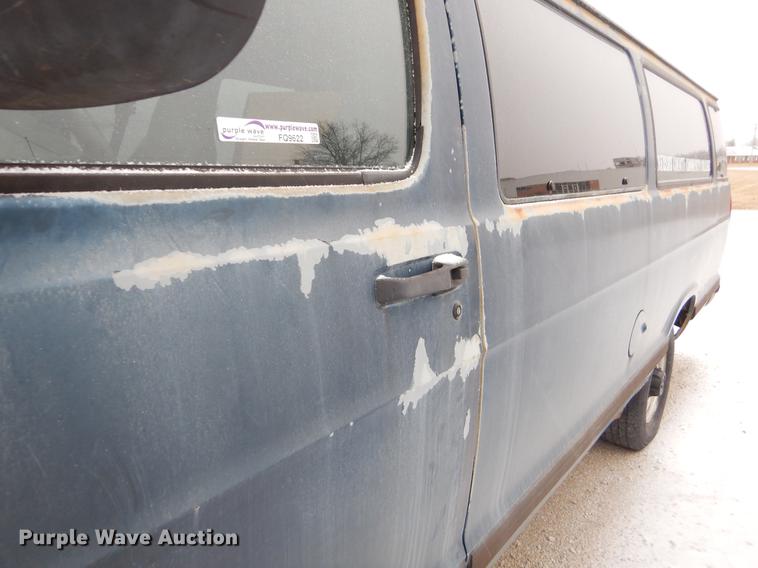 image for item FQ9622 2000 Dodge Ram Wagon B3500 van