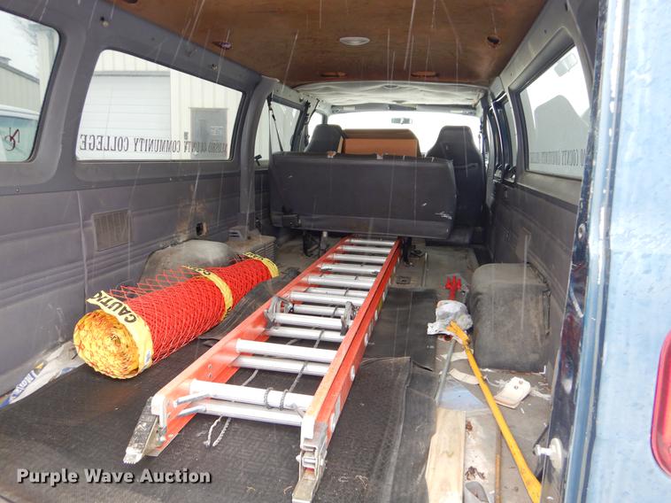 image for item FQ9622 2000 Dodge Ram Wagon B3500 van