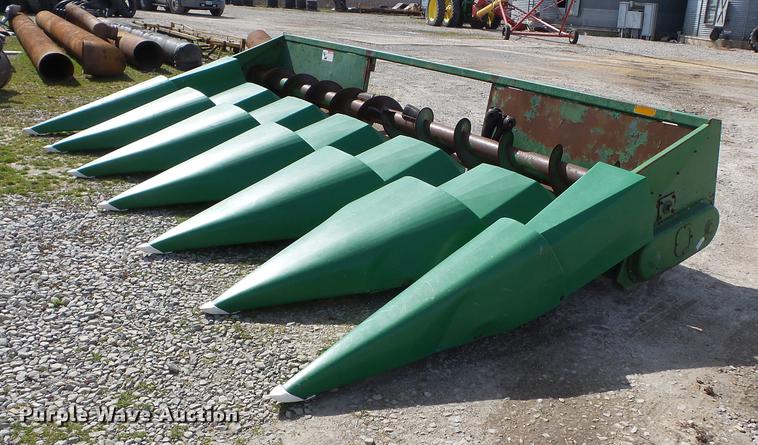 image for item CD9577 John Deere 644 corn head
