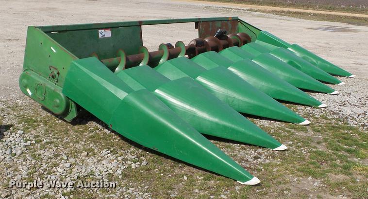 image for item CD9577 John Deere 644 corn head