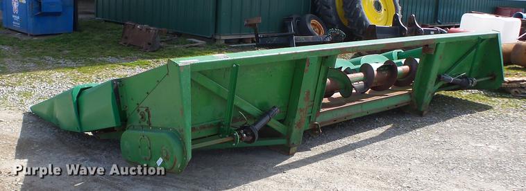 image for item CD9577 John Deere 644 corn head