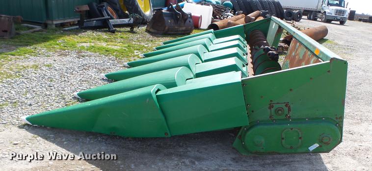 image for item CD9577 John Deere 644 corn head