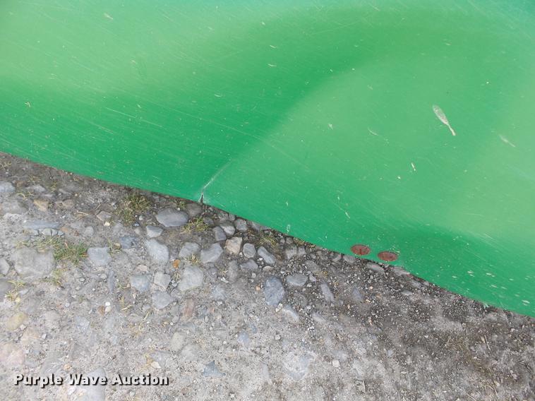 image for item CD9577 John Deere 644 corn head