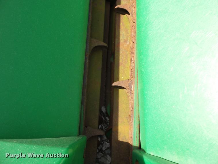 image for item CD9577 John Deere 644 corn head