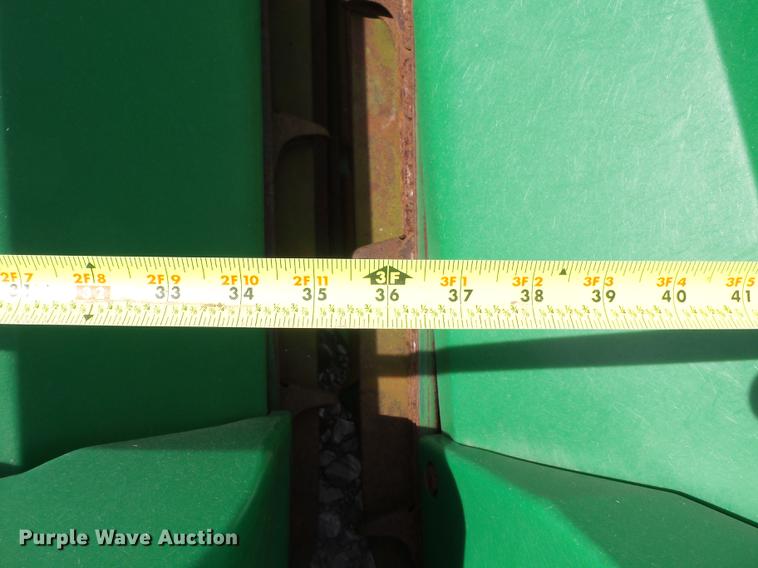 image for item CD9577 John Deere 644 corn head