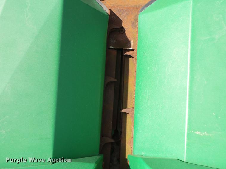 image for item CD9577 John Deere 644 corn head