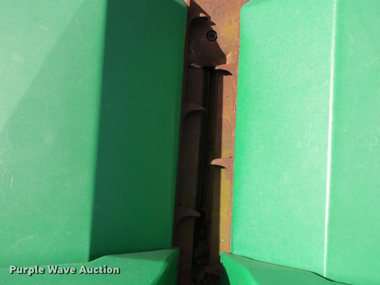 image for item CD9577 John Deere 644 corn head