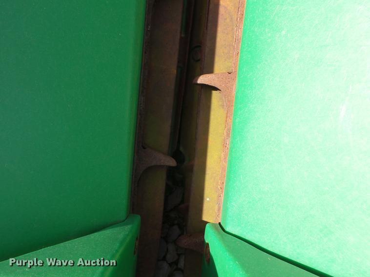 image for item CD9577 John Deere 644 corn head