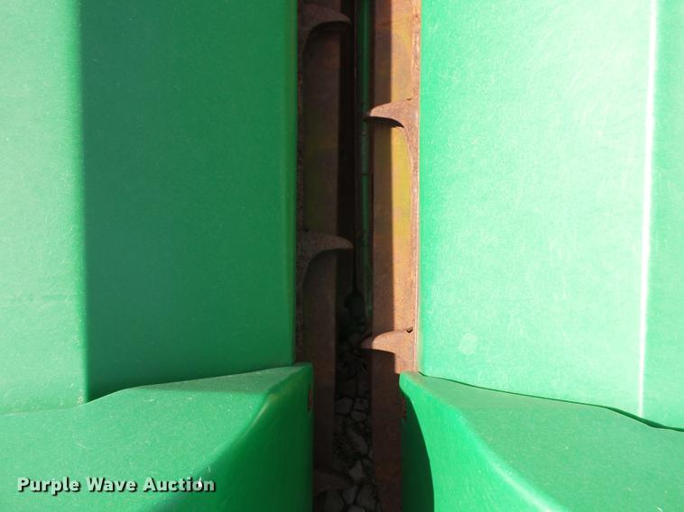 image for item CD9577 John Deere 644 corn head