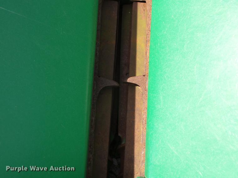 image for item CD9577 John Deere 644 corn head