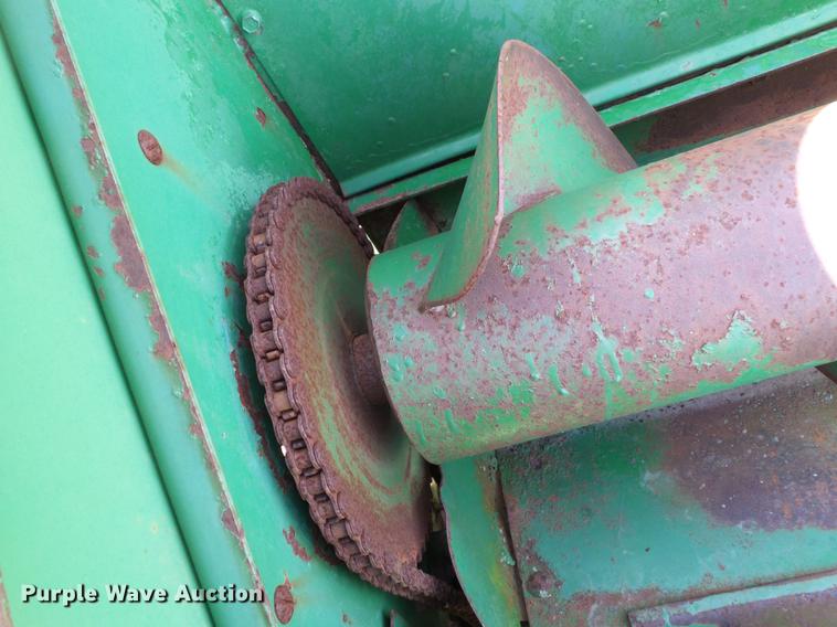 image for item CD9577 John Deere 644 corn head