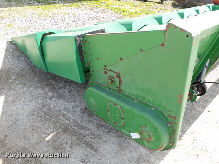 image for item CD9577 John Deere 644 corn head