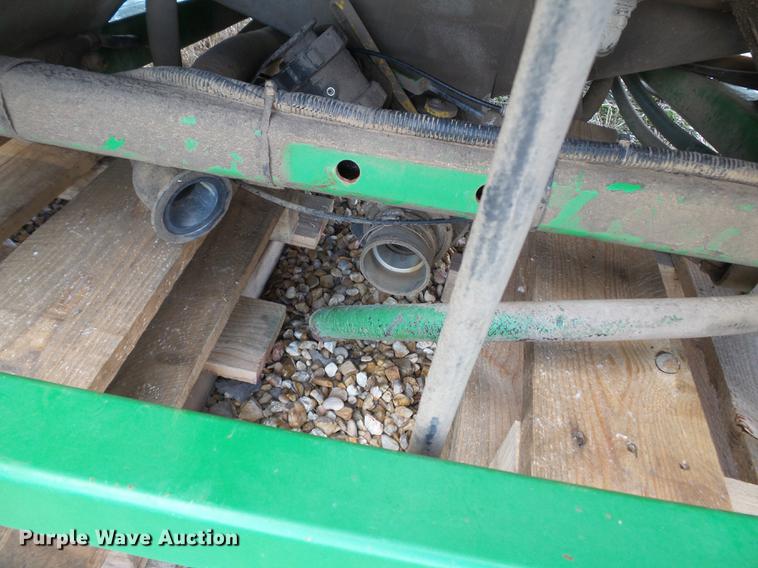 image for item CD9600 John Deere sprayer bed