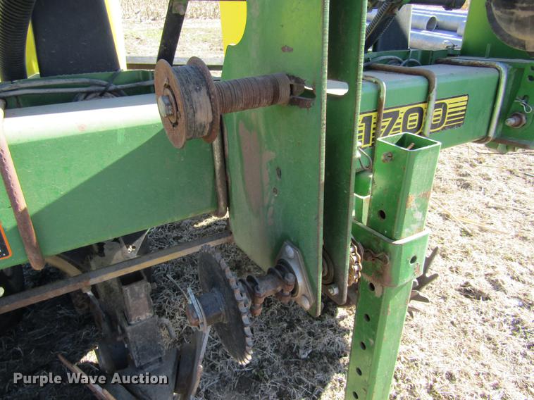 image for item DB4911 John Deere 1700 Max Emerge Plus no-till planter