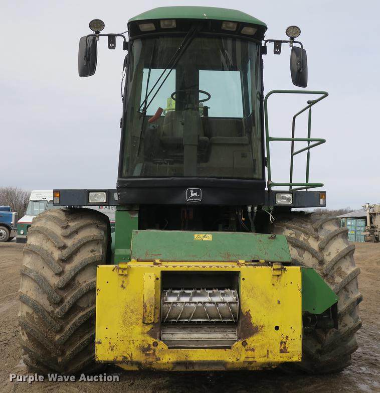 image for item DB8888 2001 John Deere 6850 PRWD forage harvester