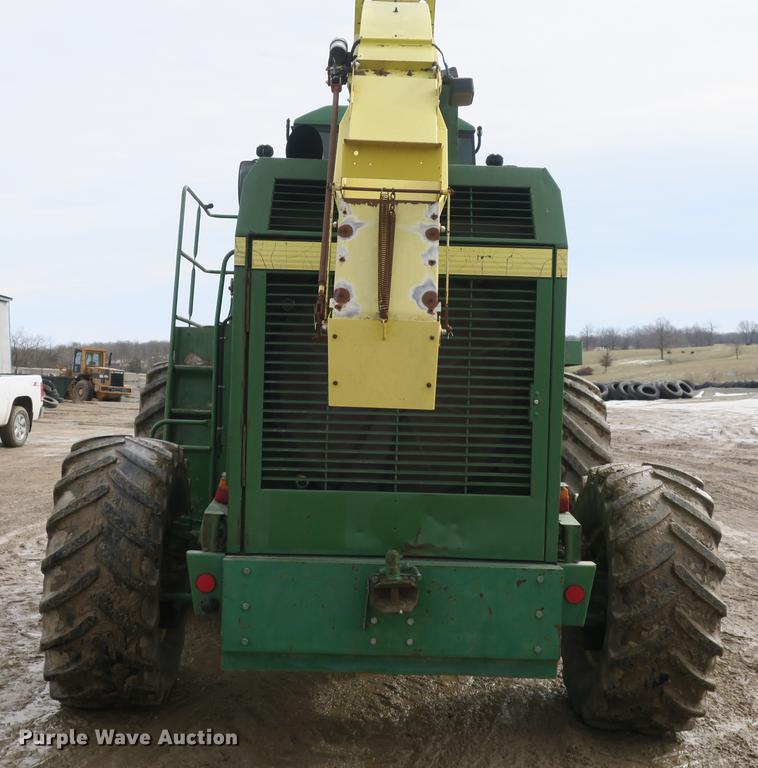 image for item DB8888 2001 John Deere 6850 PRWD forage harvester