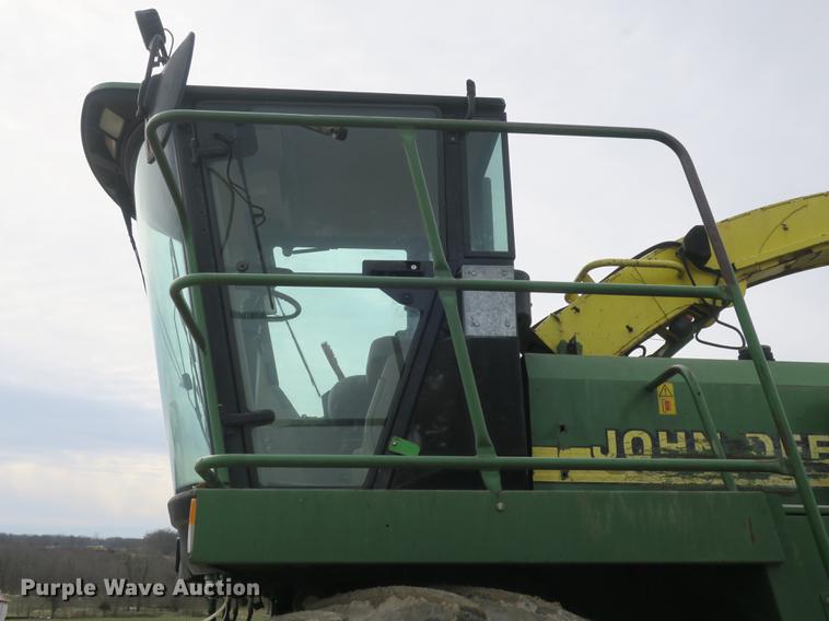 image for item DB8888 2001 John Deere 6850 PRWD forage harvester