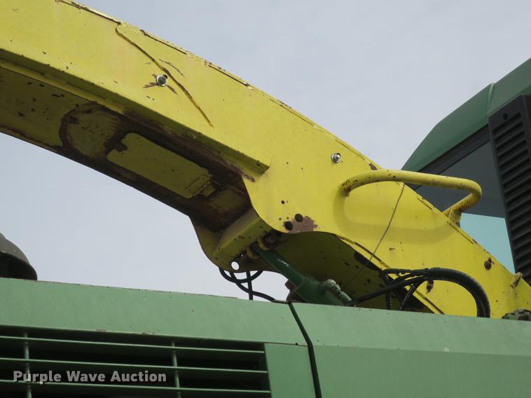 image for item DB8888 2001 John Deere 6850 PRWD forage harvester