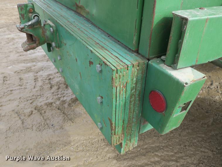 image for item DB8888 2001 John Deere 6850 PRWD forage harvester