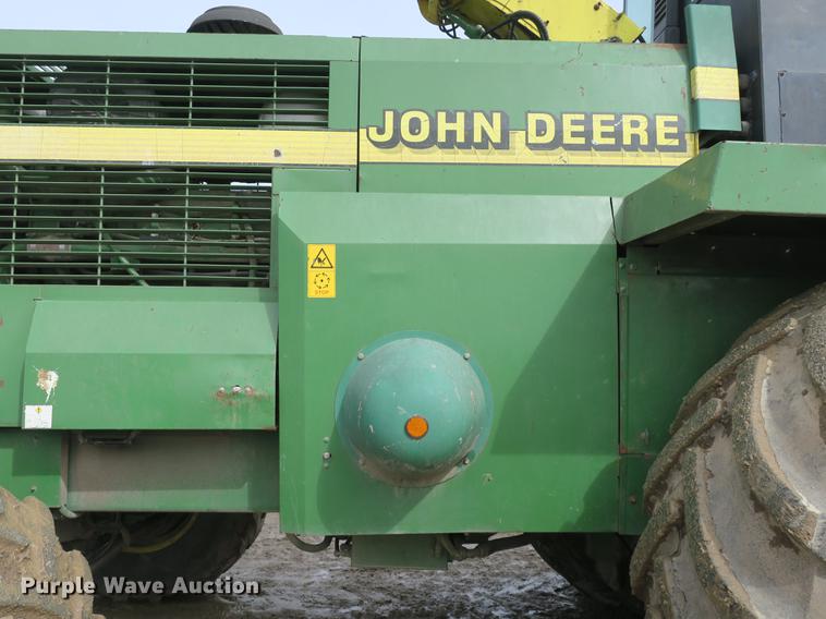 image for item DB8888 2001 John Deere 6850 PRWD forage harvester
