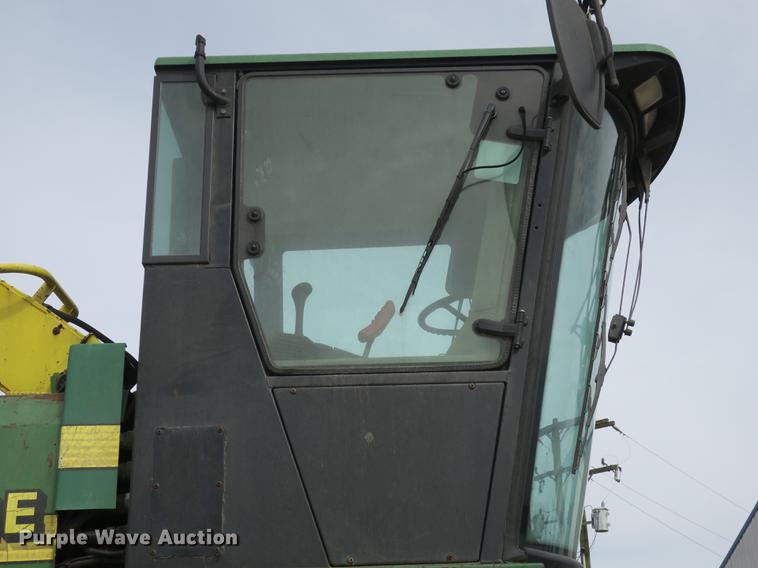 image for item DB8888 2001 John Deere 6850 PRWD forage harvester