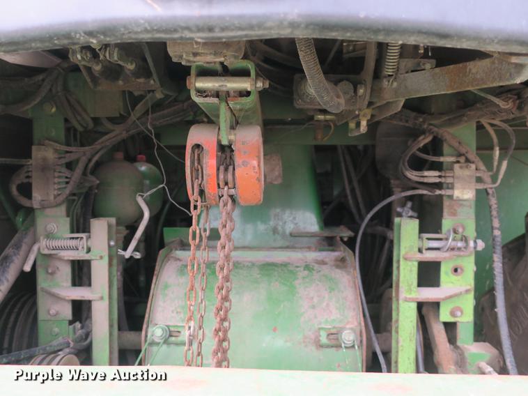 image for item DB8888 2001 John Deere 6850 PRWD forage harvester