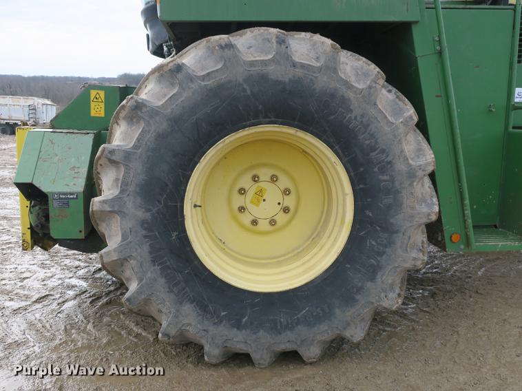 image for item DB8888 2001 John Deere 6850 PRWD forage harvester