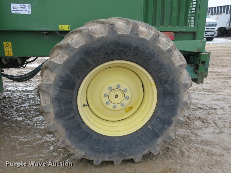 image for item DB8888 2001 John Deere 6850 PRWD forage harvester